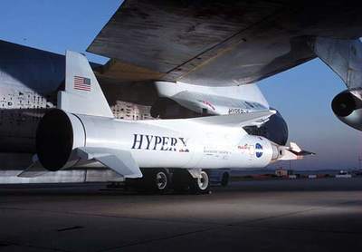 X-43A przymocowany do rakiety Pegasus