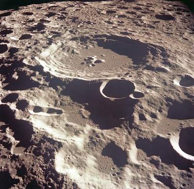Krater Daedalus na niewidocznej stronie Księżyca