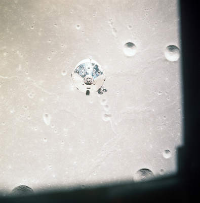 Księżycowy orbiter widziany z lądownika księżycowego