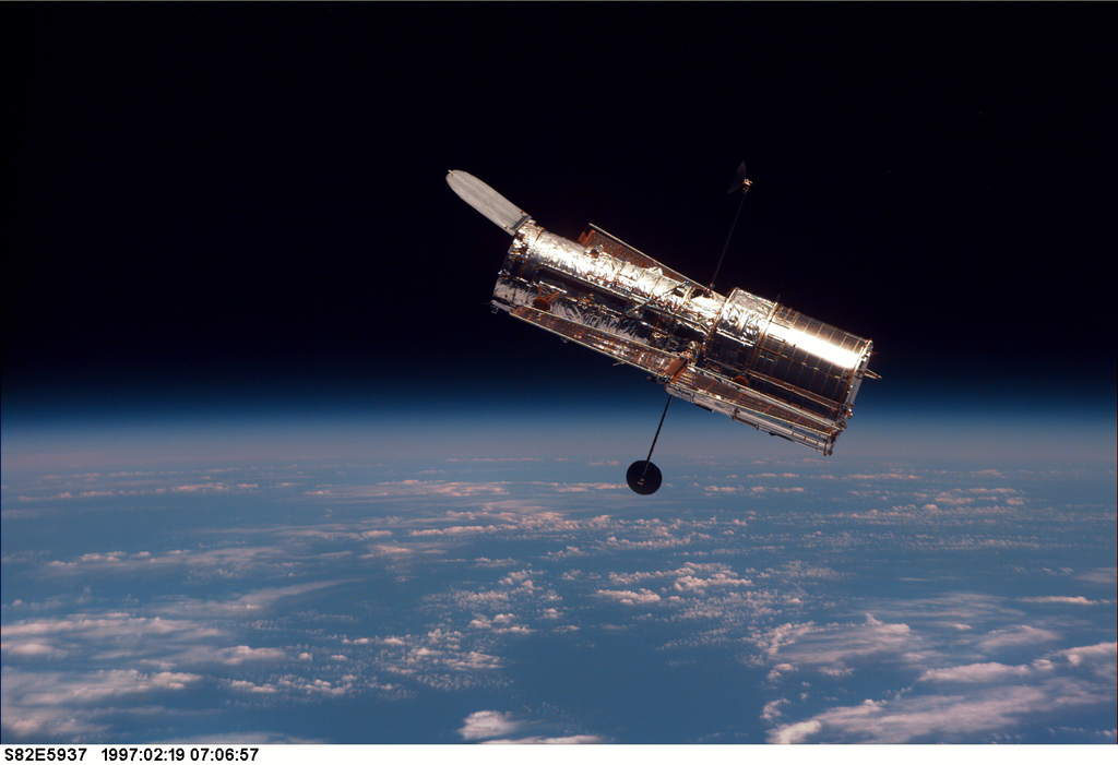 Teleskop Kosmiczny Hubble'a (HST) w czasie misji STS-82