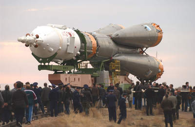 Sojuz TMA-2 w drodze na stanowisko startowe