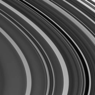 Zbliżenie pierścienia C Saturna