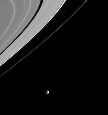 Mimas i pierścienie