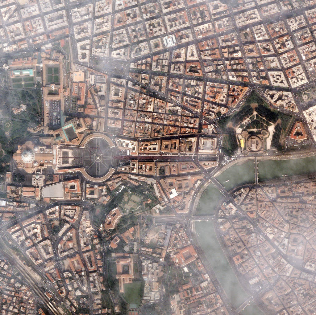 Watykan z satelity