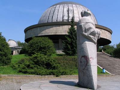 Planetarium, Obserwatorium, Pomnik