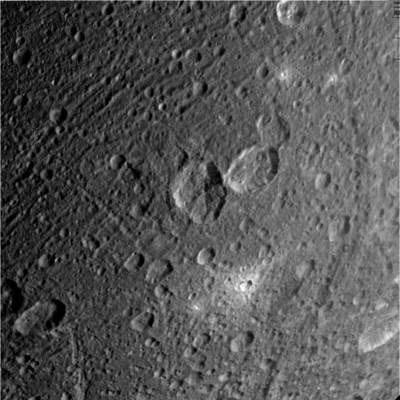 Dione, fragment powierzchni