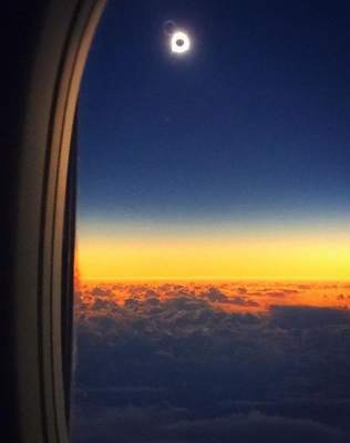 Zaćmienie Słońca z pokładu samolotu