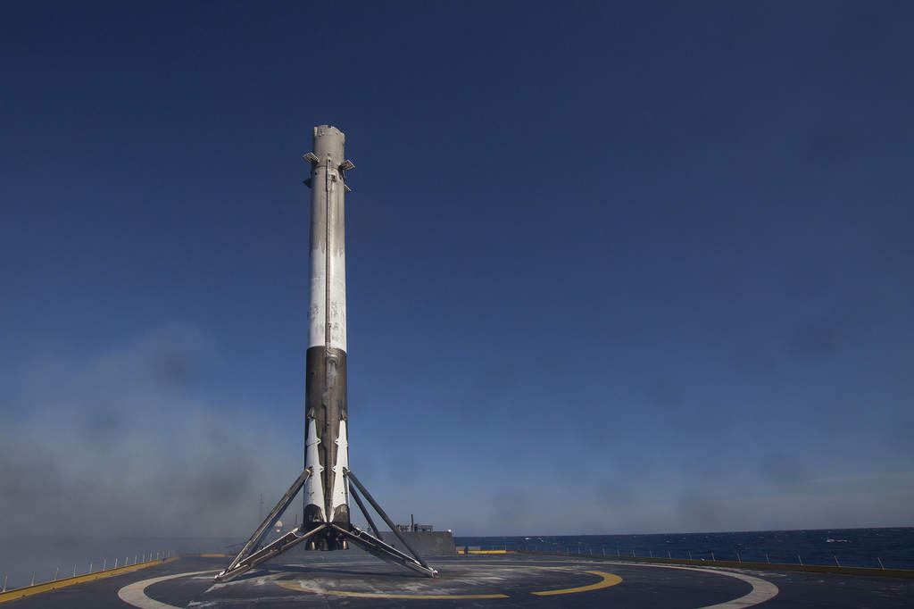 Falcon 9 po lądowaniu