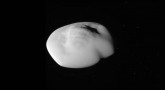 Atlas - ksieżyc Saturna z bardzo bliska