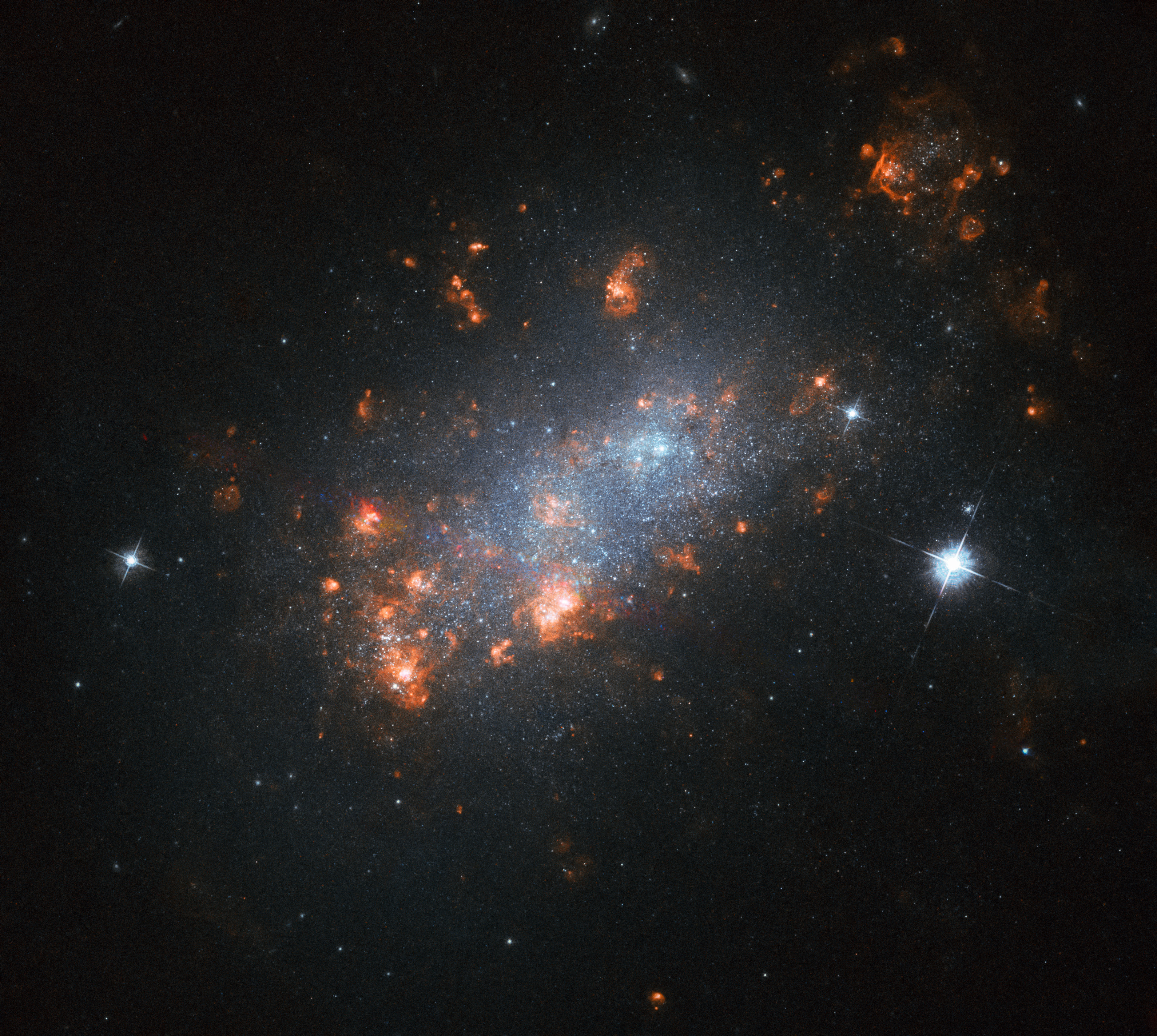 Какой настоящий космос. Галактика NGC 1156. Неправильная Галактика NGC 4449. Альфа Центавра Хаббл. Карликовая неправильная Галактика NGC 1569.