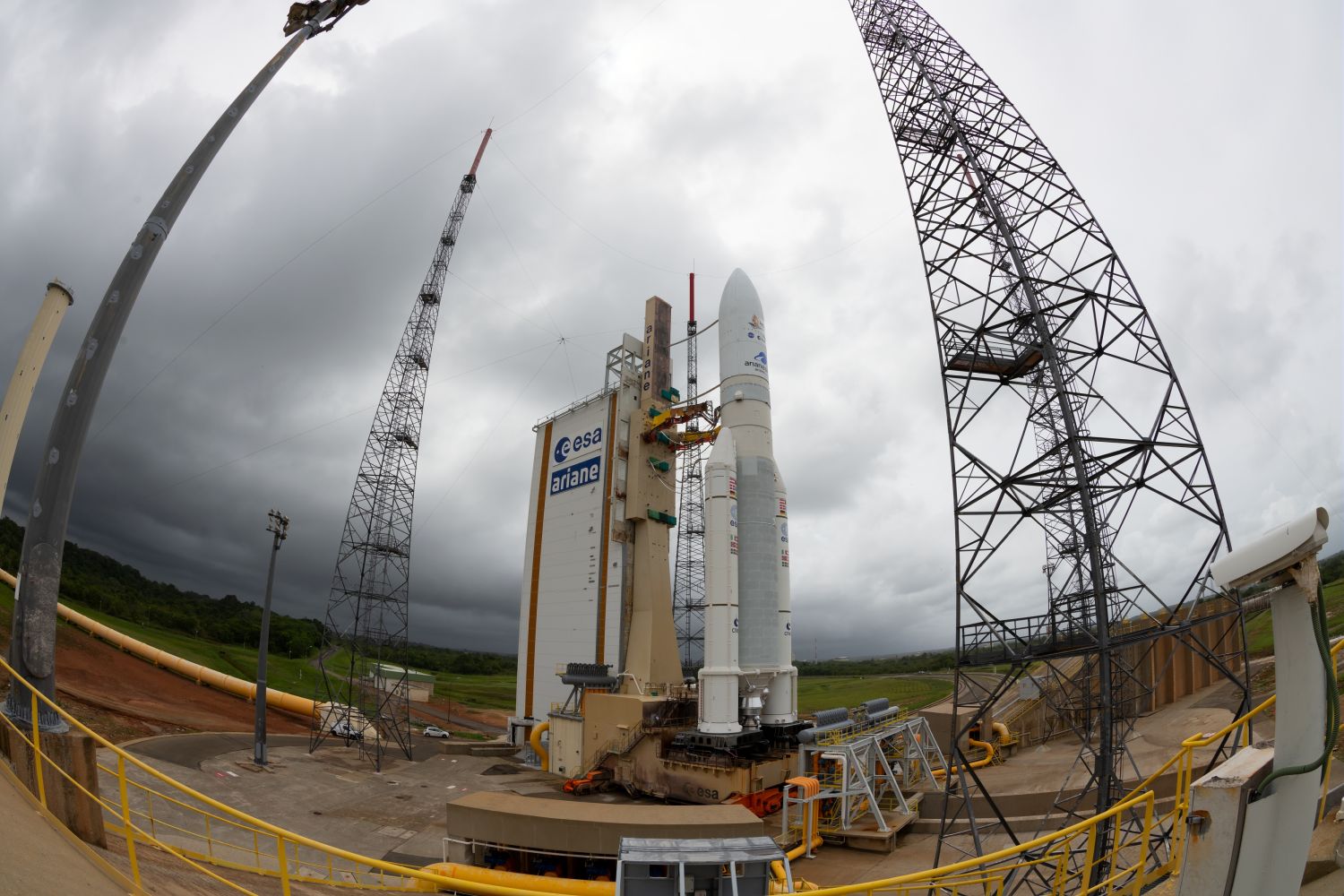 Rakieta Ariane 5 na platformie startowej