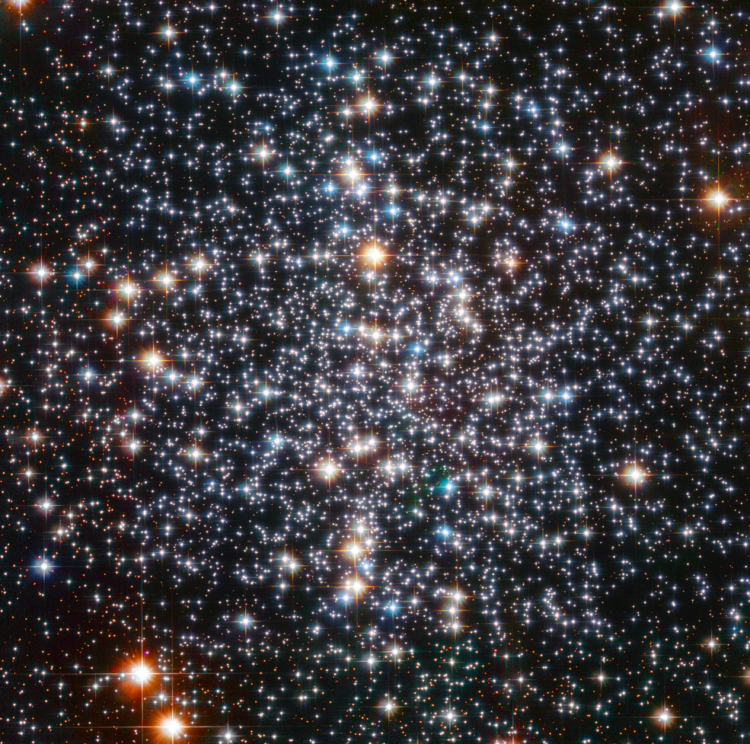 W centrum widocznej gromady gwiazd znajdować się może średniej masy czarna dziura.