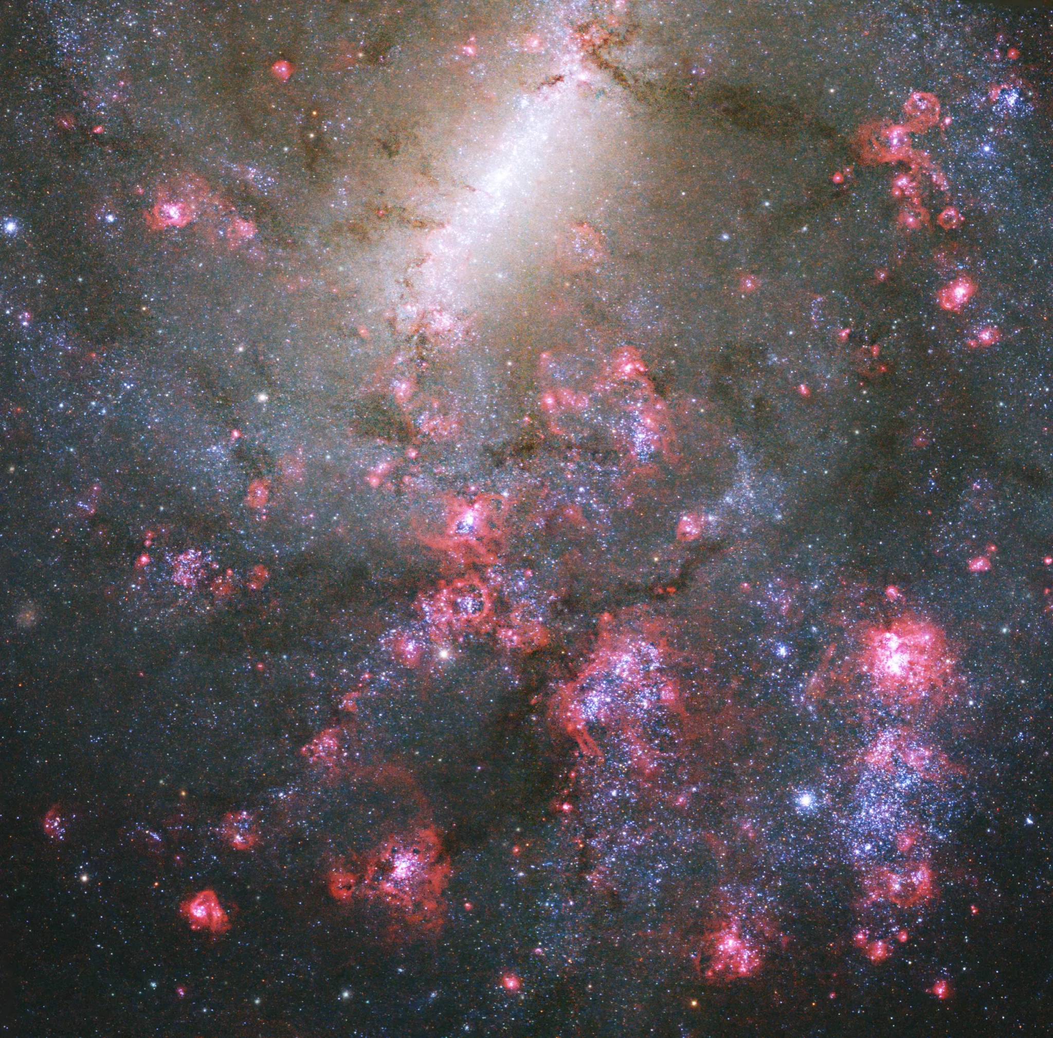 Nowe zdjęcie NGC 5068 wykonane przez Kosmiczny Teleskop Hubble’a