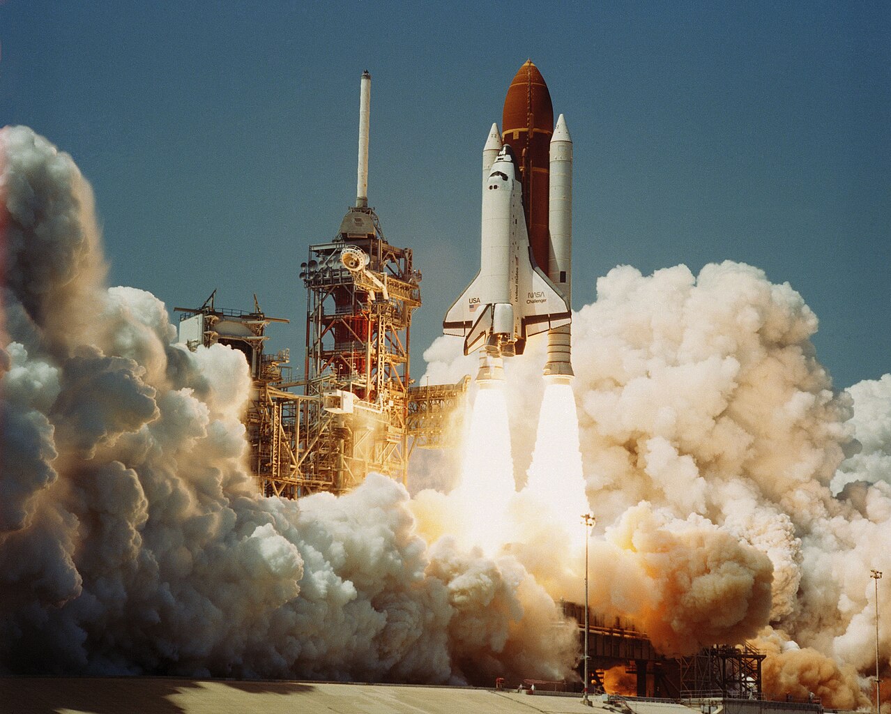 Space_Shuttle_Challenger_(04-04-1983)