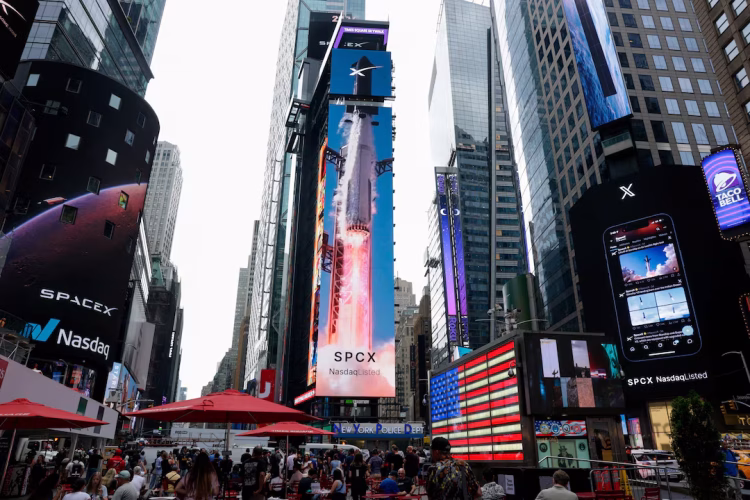 Billboard na Times Square w dniu debiutu giełdowego SpaceX