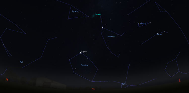 Fragment nieba widocznego podczas nocy z 12 na 13 sierpnia. Widoczne są linie gwiazdozbiorów na północnym wschodzie oraz radiant roju Perseidów w gwiazdozbiorze Perseusza.