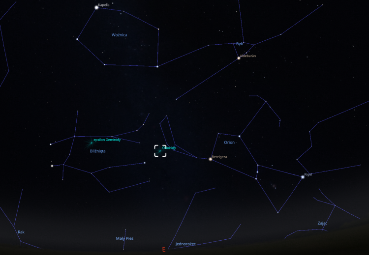 Zrzut ekranu z programu Stellarium. Na wschodnim niebie nocnym zaznaczone są linie jesiennych gwiazdozbiorów (Orion, Byk, Bliźnięta, Woźnica, Rak) oraz radiant roju Orionidów.