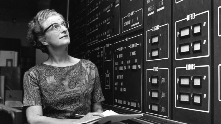 Czarno-białe zdjęcie Nancy Grace Roman.