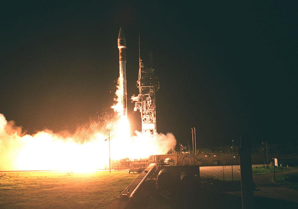 Start rakiety Atlas II z satelitą GOES-M