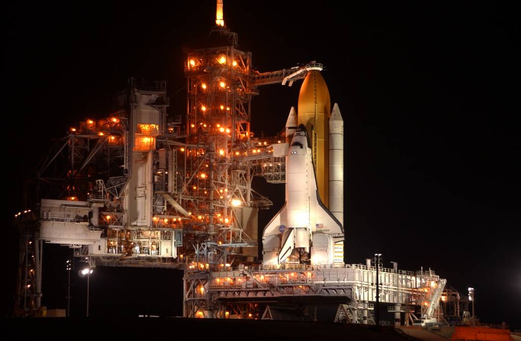 STS-111 wciąż na platformie startowej
