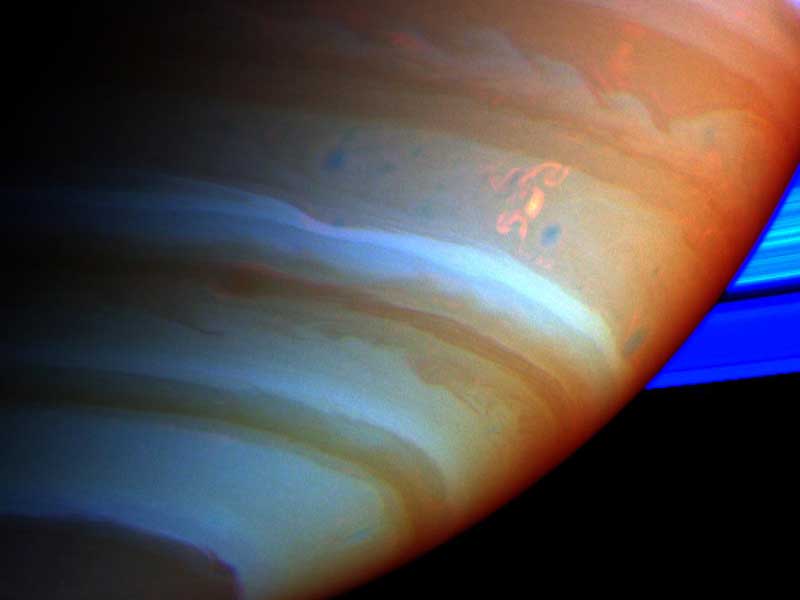 "Smoczy sztorm" na Saturnie