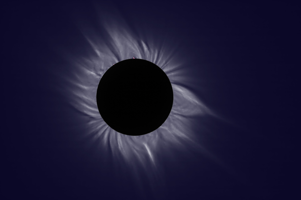 Eclipse Hunters - korona słoneczna widoczna podczas całkowitego zaćmienia Słońca