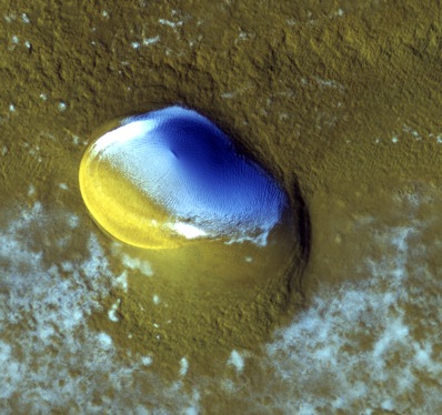 Krater z lodowym pagórek