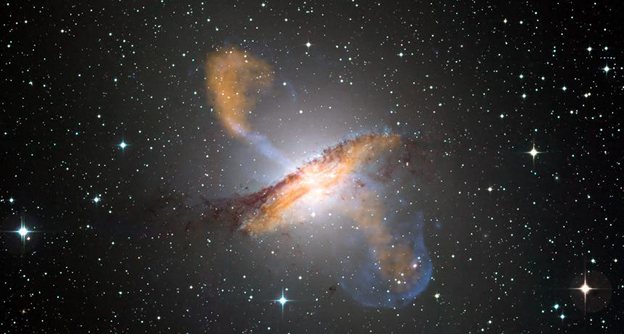 Wiosenne porządki: dżety wybuchające z czarnej dziury, takie jak ten w Centaurus A, mogą utorować drogę supernowym do wymiatania gazu i zatrzymania procesu tworzenia się gwiazd.