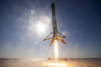 Falcon 9 w trakcie lądowania